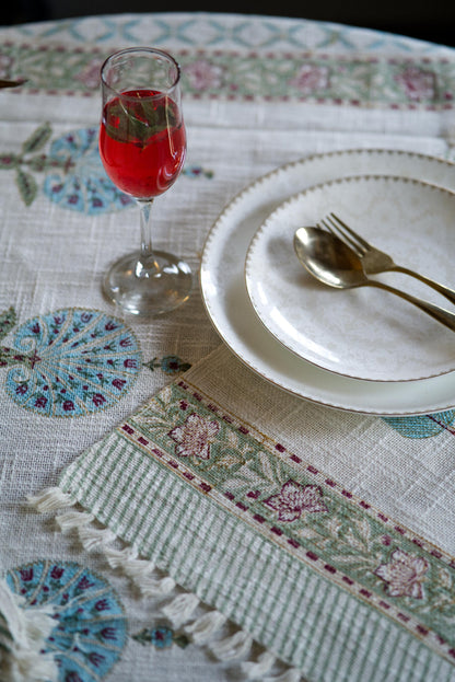 The sky petalled Dining set