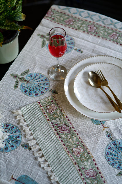 The sky petalled Dining set