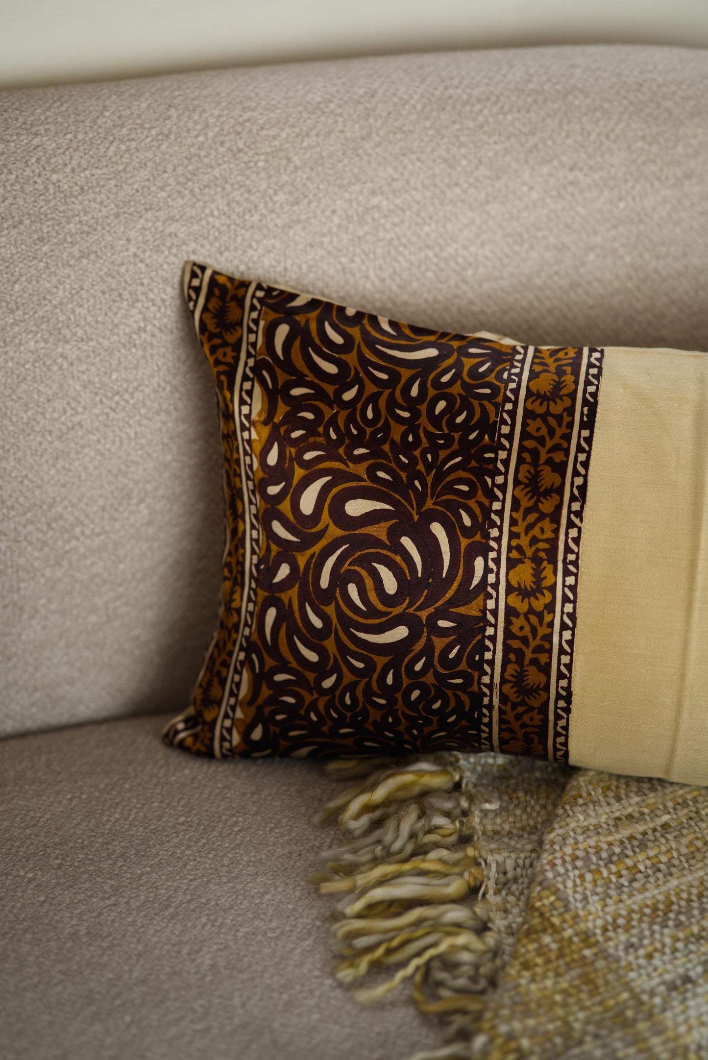 The brown regal cushion