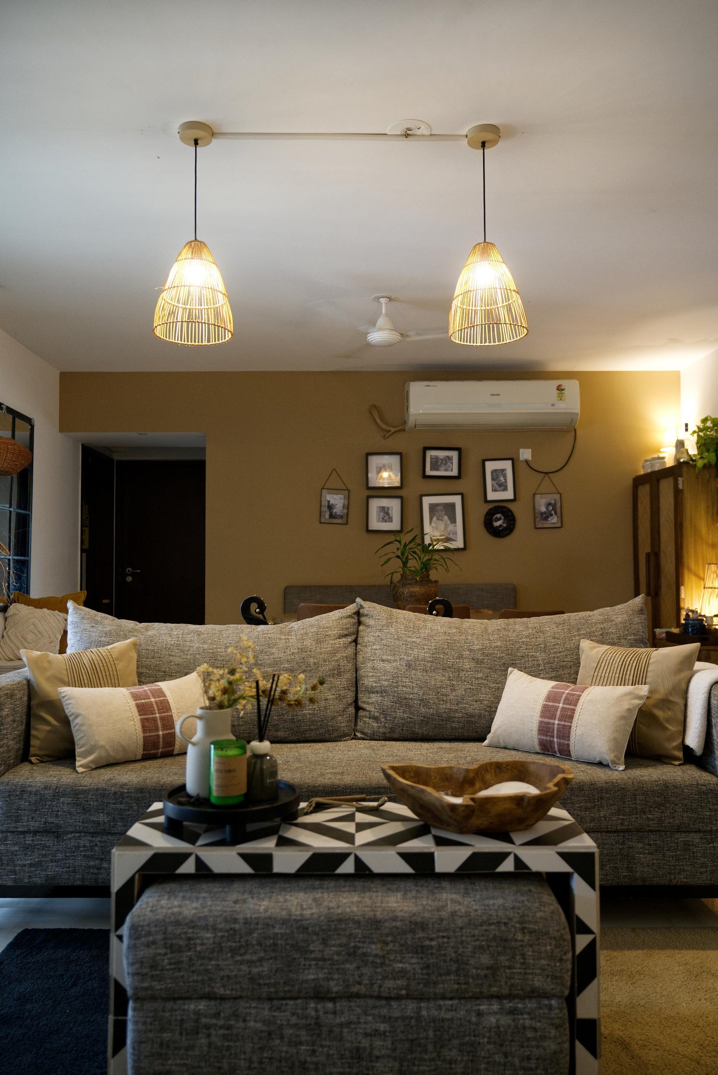 The Oak and Linen Cushion set